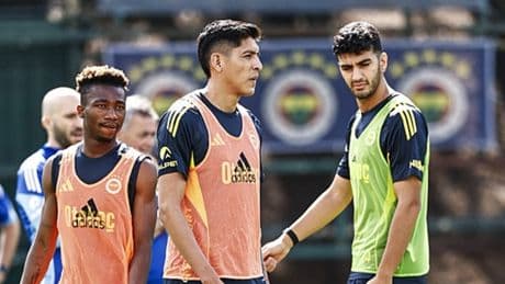 Fenerbahçe'de sakatlık şoku! Yeni transfer milli takımda oyundan çıktı