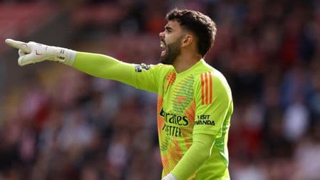 David Raya repite Guante de Oro, ahora compartido