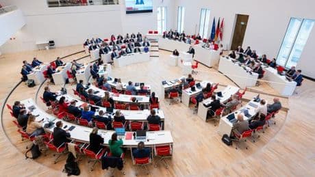 Landtag: Koalition und CDU wollen Diätenerhöhung im Landtag deckeln