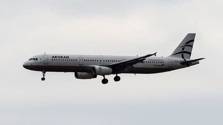 Un Airbus d'Aegean Airlines frôle le lac Léman en Suisse et évite le crash de justesse