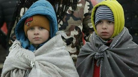 Ucraina, bambini rapiti dai russi per essere indottrinati: la scoperta degli 007 di Kiev e la strategia di Mosca