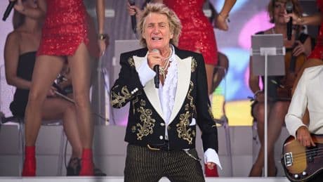 Rod Stewart at Glastonbury review: next level cheese