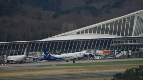 Más de 160 vuelos chárter en 72 horas por la final de la Europa League: el reparto de viajes entre cuatro aeropuertos