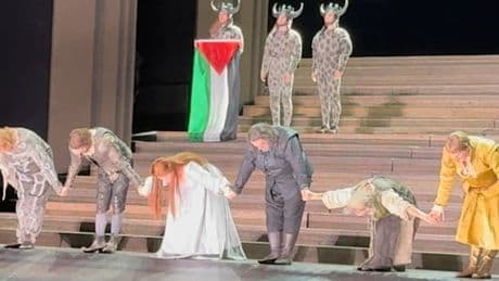 Eklat im Royal Opera House – Ensemblemitglied hält Pali-Flagge hoch