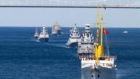 İletişim Başkanı Duran'dan Boğaz'daki geçit töreni paylaşımı