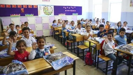 SON DAKİKA... CHP’li gazeteci Deniz Zeyrek’in 3 milyar TL’lik yalanı patladı: Bu kez de ders kitapları üzerinden algı yaptılar!