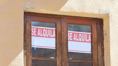 La Mesa del Congreso desbloquea la ley que regula el alquiler temporal gracias a PP y Sumar