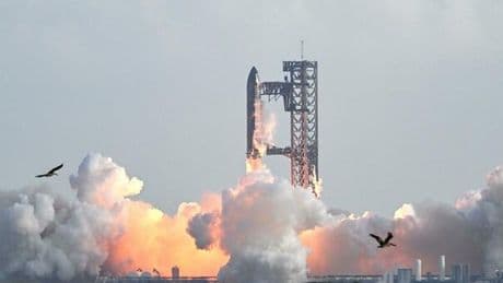 Starship, concluso con successo il decimo test del razzo di SpaceX. «Raggiunti tutti gli obiettivi, ammaraggio nell'Oceano Indiano»