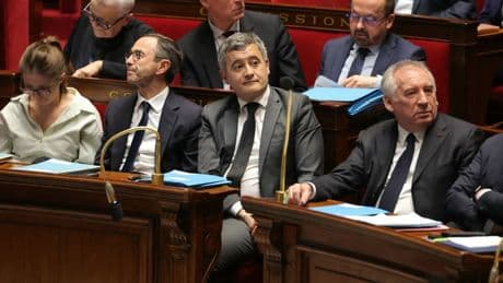 "Irresponsable et sans impact": pourquoi l'idée de peines minimales contre les casseurs après le sacre du PSG divise