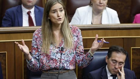 Aagesen tacha de "delirio" la tesis de un experimento del Gobierno como causa del apagón y acusa ahora a Iberdrola y Endesa de dar información "con cuentagotas"