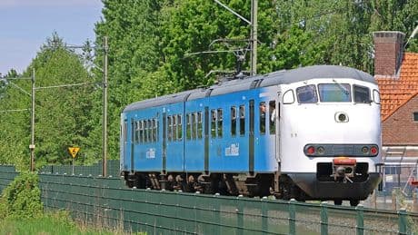 Oude Apekop-trein terug op het spoor: 'Bankjes zitten zo fijn'