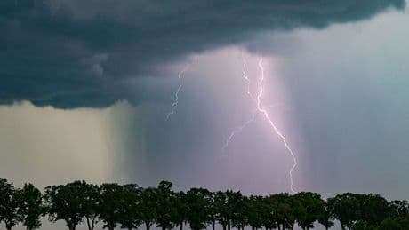Wetterausblick: Gewitter, Sturm und orkanartige Böen am Freitag