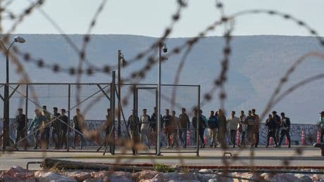 Knallhart-Regel in Kraft - Erste Migranten müssen direkt in Griechen-Knast