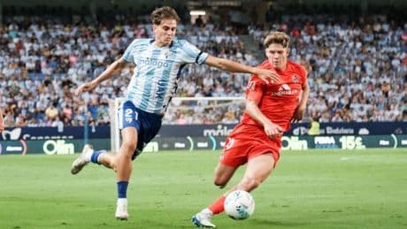 Un gol antológico de Rafa da los tres puntos a un Málaga CF gris (1-0)
