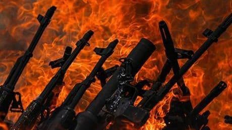Terör örgütü PKK'dan bir grup silahlarını imha etti