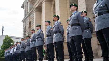 Parlament: Bundeswehr-Gelöbnis vor Berliner Abgeordnetenhaus