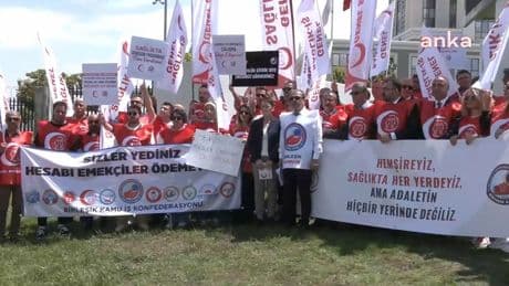 Sağlık emekçileri Sağlık Bakanlığı önünden seslendi
