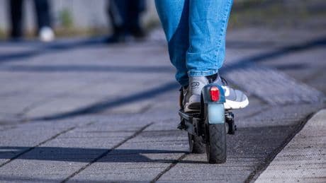 Bayern - Junge (9) stirbt nach E-Scooter-Unfall