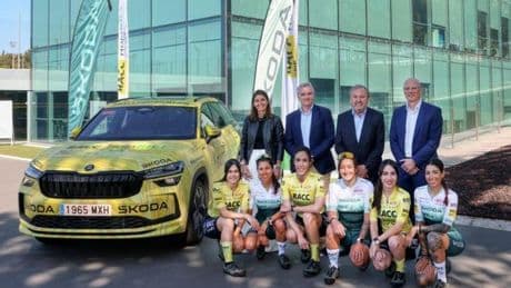 Récord de participación femenina en la Titan Desert Morocco: "Las mujeres en estos retos crean comunidad. Ninguna pedalea sola"