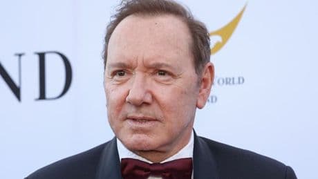 "C'est agréable d'être de retour": l'acteur Kevin Spacey récompensé à Cannes après des affaires de violences sexuelles