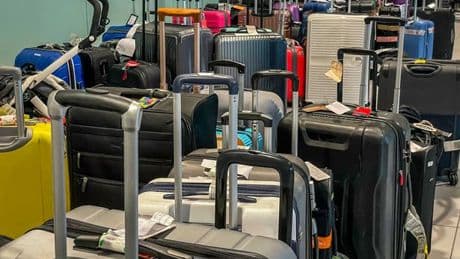 Airport worker explains why you should never tie a ribbon to your suitcase