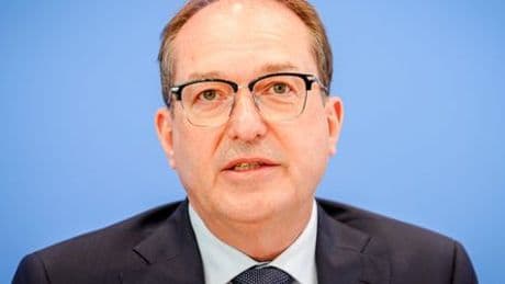 Bundesverfassungsgericht: Alexander Dobrindt legt Frauke Brosius-Gersdorf Verzicht auf Kandidatur nahe