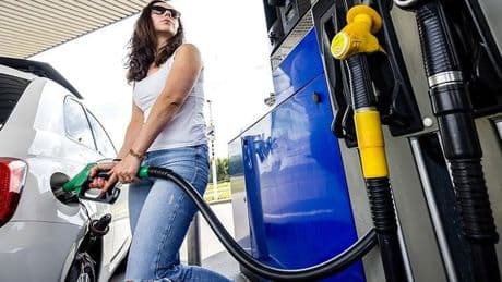 Benzine steeds goedkoper: 'Zie deze trend niet snel stoppen'