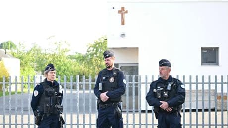 Attaque au couteau à Nantes : au lendemain du drame, des interrogations sur le profil du tueur
