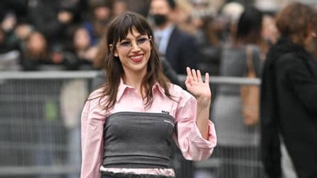 El estilo ‘preppy’ se moderniza: así lo llevan las famosas
