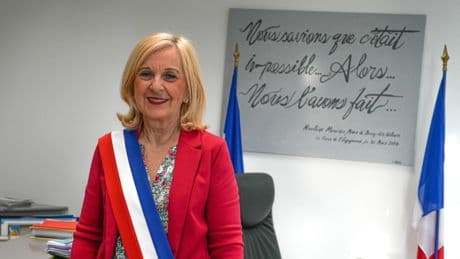 «Il dit lui-même vouloir se marier pour les papiers» : Marlène Mourrier, cette maire qui refuse de célébrer un mariage qu’elle juge arrangé
