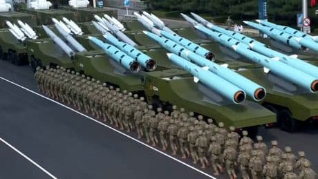 Hyperschallraketen, Panzer, Diktatoren - Die große Militär-Show in China