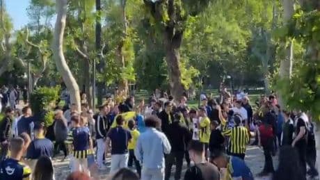 Fenerbahçe taraftarları, Eyüpspor maçı öncesi Ali Koç'a tepki gösterdi