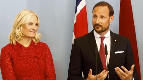 El príncipe heredero de Noruega admite la «difícil» situación judicial del hijo mayor de Mette-Marit