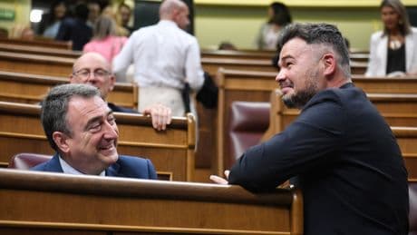 Rufián, Aitor Esteban y Oskar Matute cargan contra Ayuso por irse de la Conferencia… y lo hacen en perfecto español