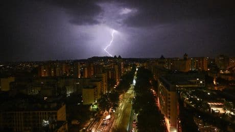 Orages violents : la jeune femme blessée vendredi soir par la chute d’une branche d’arbre à Paris est décédée