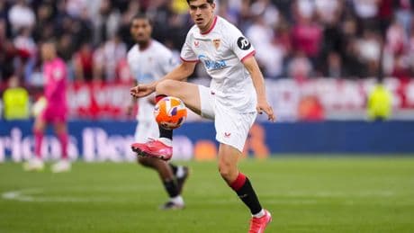 Fin del culebrón Juanlu: hace las maletas rumbo a Nápoles y el Sevilla se embolsa 18 millones
