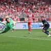 Becherwürfe und Pfiffe in Köpenick: Fisnik Asllani tut dem 1. FC Union sehr weh