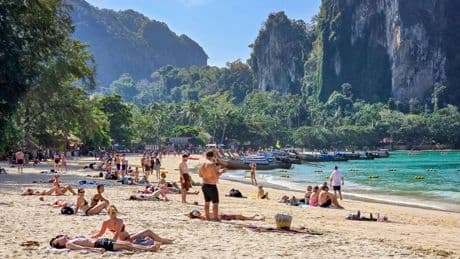 Tourismus- und Reisenews: Indonesien: Vulkan auf Ferieninsel bricht erneut aus