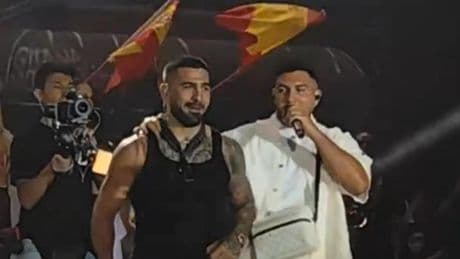 Ilia Topuria cambia el octógono por el escenario para cantar 'Matador' con Omar Montes en el Arenal Sound