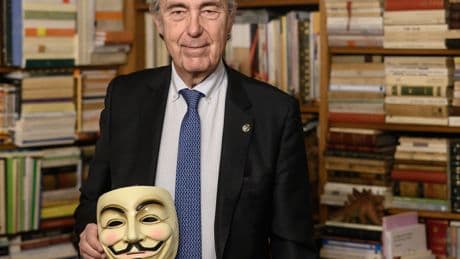 &quot;Hay que celebrar que Luis Alberto de Cuenca no entra en la RAE, tengo champán&quot;