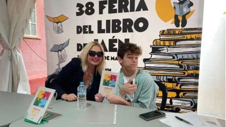 Javier García, un niño de 14 años con parálisis cerebral, presenta su primera novela