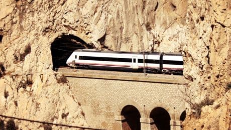 La liberalización del tren en España ha sido un éxito para los viajeros. El problema es que las empresas están perdiendo un dineral