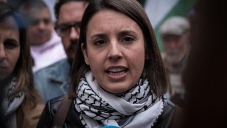 Irene Montero acusa a Yolanda Díaz de "cumplir sin rechistar" las órdenes de Trump: "Son cómplices del rearme"
