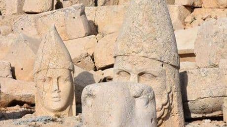 İngiliz turistlerin Türkiye’de en sevdiği yerler! ‘Şafak heykelleri altına boyuyor’