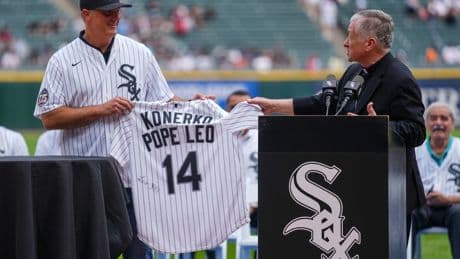 From one 14 to another, White Sox great Konerko gets gift from Pope Leo XIV in honor of 2005 title