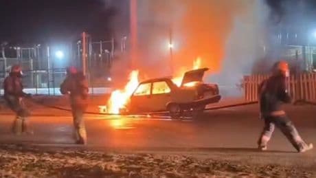 Seyir halindeki otomobil alev topuna döndü