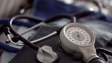 France: le gouvernement facilite la régularisation des médecins étrangers