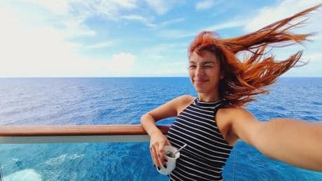 Luciana Bertelotti, tripulante de cruceros: “En este trabajo no puedes ser tímido, habrá días en los que tengas que disfrazarte de pirata y hacerte fotos con 400 personas”