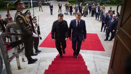 En direct, guerre en Ukraine : Volodymyr Zelensky veut que Donald Trump vienne en Turquie pour d’éventuelles négociations avec la Russie
