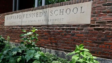 Uni kann vorerst aufatmen: US-Gericht blockt Einreisestopp für Harvard-Studierende
